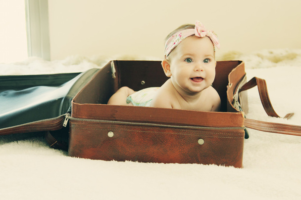 Baby lying in vintage bag - Foto, Imagem