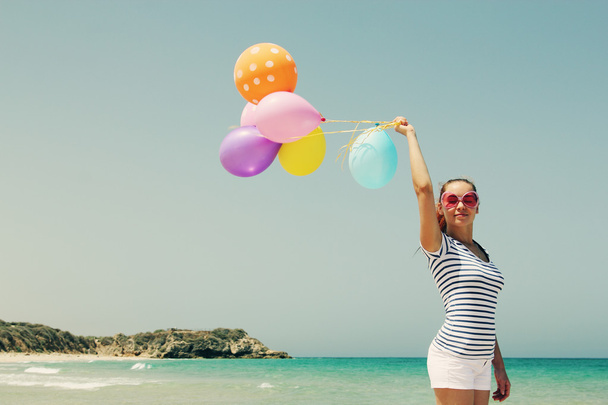 Kaunis nainen värikkäitä ilmapalloja
 - Valokuva, kuva