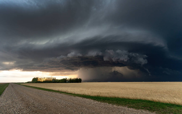 Prairie Storm Canada Літні хмари часу попереджають - Фото, зображення