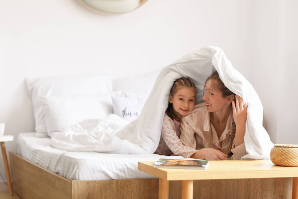 Little girl with her mother in bedroom - Photo, Image