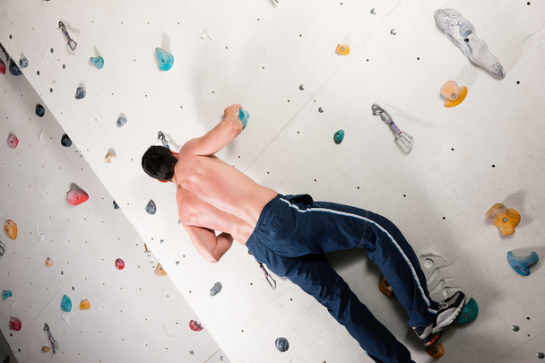 Man exercising at a climbing - Zdjęcie, obraz