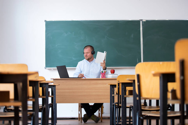 Back to School Concept. School math teacher giving virtual teaching remote class online lesson on laptop computer - Zdjęcie, obraz