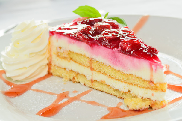 Delicious strawberry cheesecake with whipped cream - Фото, зображення