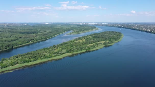 Dinyeper nehrinin panoramik manzarası. Ukrayna. Hava görünümü - Video, Çekim