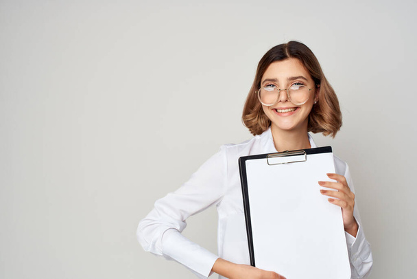 donna con occhiali executive Stile di vita isolato sfondo - Foto, immagini