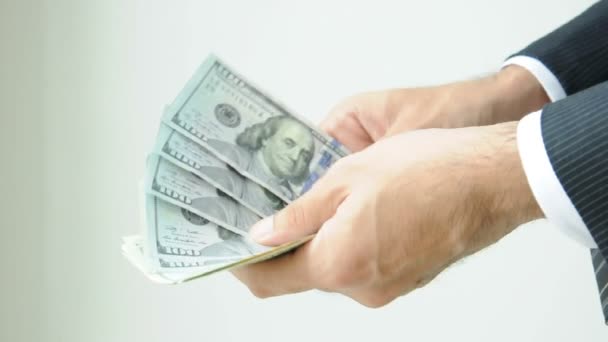 Üzletember kezek számolás pénz - Felvétel, videó
