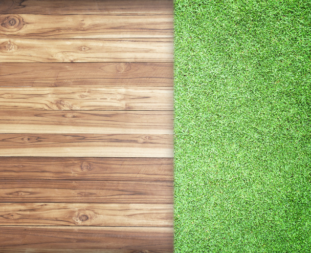  madera con fondo de hierba verde
 - Foto, imagen