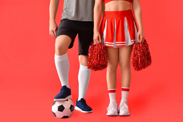 Cheerleader and football player on color background - Foto, imagen