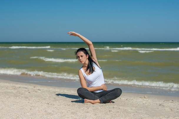young woman practicing yoga - Foto, immagini