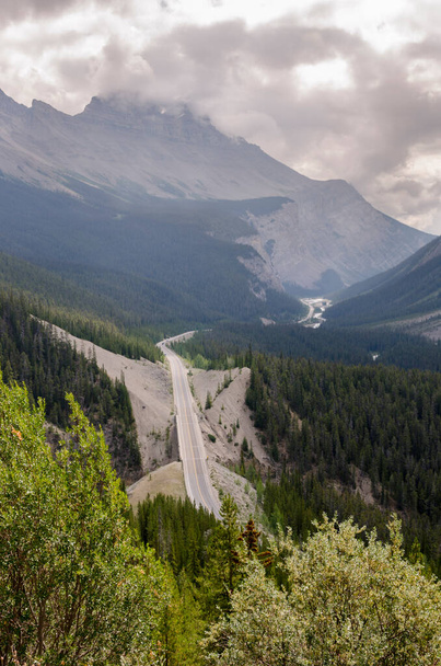 paysage le long de la route de la promenade des Glaciers en Alberta au Canada
 - Photo, image