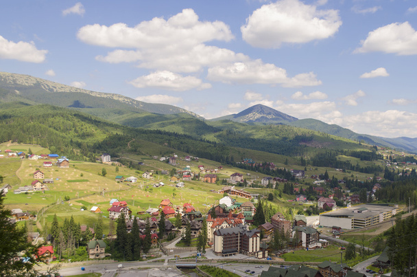 Paisaje escénico de montaña de Bukovel
 - Foto, imagen