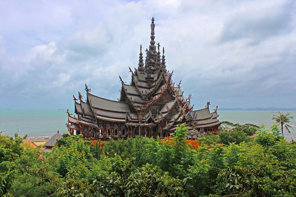 Santuario de la Verdad templo (también llamado Wang Boran y Prasat Mai). Pattaya, Tailandia
 - Foto, imagen
