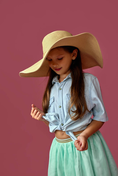 fashionable cute little child girl in hat - Foto, imagen