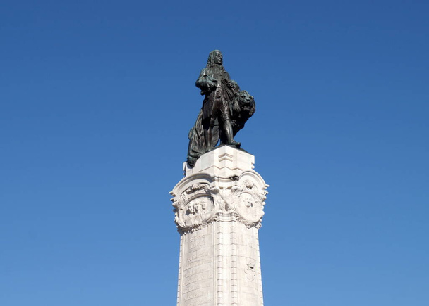 Estatua de Sebastiao José de Carvalho e Melo, I Marqués de Pombal, con el león, coronando el monumento, Lisboa, Portugal - 7 de enero de 2017 - Foto, imagen