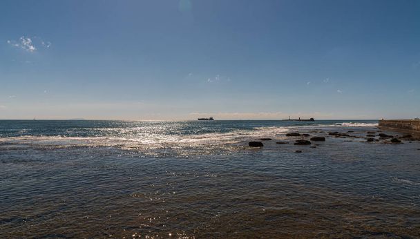 リボルノ海フロントは、リグーリア海沿岸に沿って数キロメートルの風が吹く遊歩道で、港エリアから始まり、理想的にはロミトの海岸沿いのストレッチで終わる. - 写真・画像