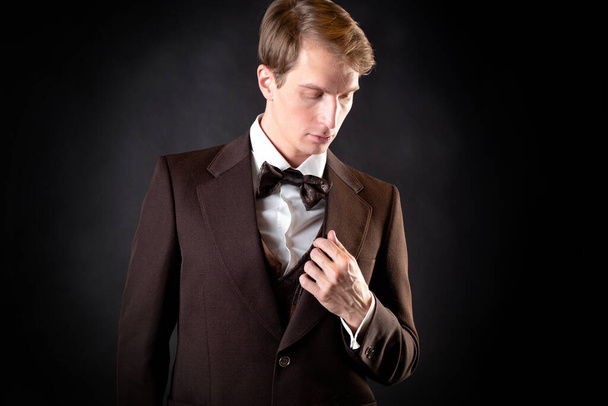 A respectable young man in a suit with a vest in the Victorian style. - Foto, imagen