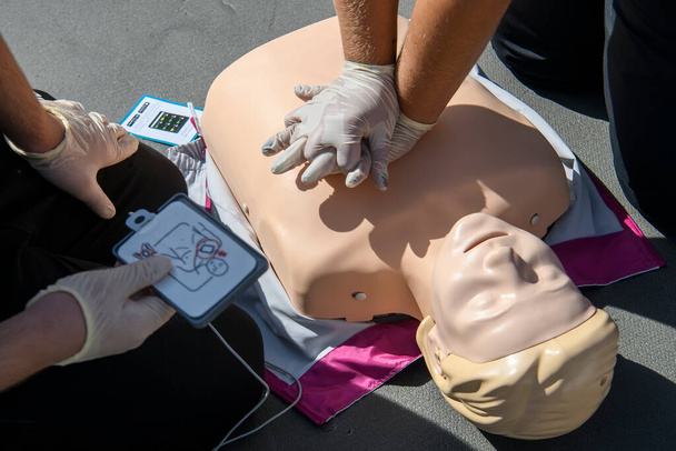Practical classes on providing emergency medical care on a special mannequin. Technique of indirect heart massage. . High quality photo - Photo, Image