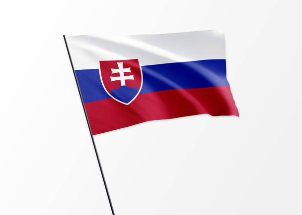 Bandera de Eslovaquia ondeando alto en el aislado fondo Día de la independencia de Eslovaquia - Foto, imagen