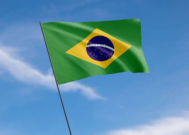空を高く飛ぶブラジル国旗ブラジル独立記念日世界国旗コレクション - 写真・画像