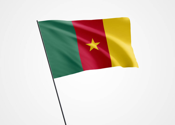 Camerún volando alto en el fondo aislado. Enero 01 Día de la Independencia de Camerún. Colección mundial de bandera nacional Colección mundial de bandera nacional - Foto, imagen