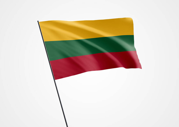 Lituania vuela alto en el fondo aislado. 16 de febrero Día de la independencia de Lituania. Colección mundial de bandera nacional Colección mundial de bandera nacional - Foto, imagen