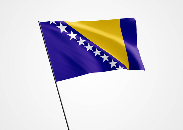 白の隔離された背景の中で高く飛んでいるボスニアとボスニア・ヘルツェゴビナの旗。3月1日-ボスニア・ヘルツェゴビナ独立記念日。世界国旗コレクション世界国旗コレクション - 写真・画像