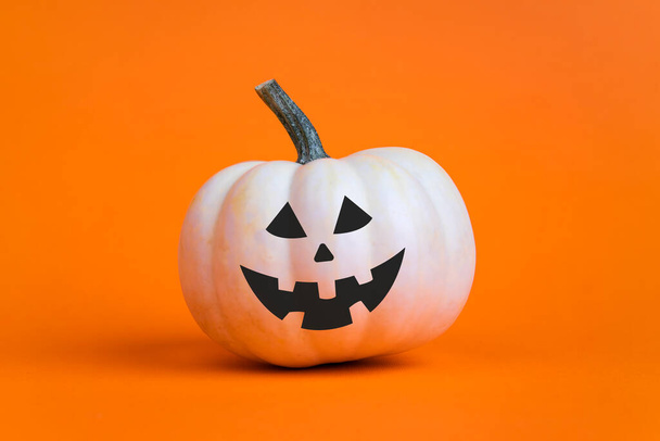 Halloween pumpkin jack o lantern decor with funny face - Фото, изображение