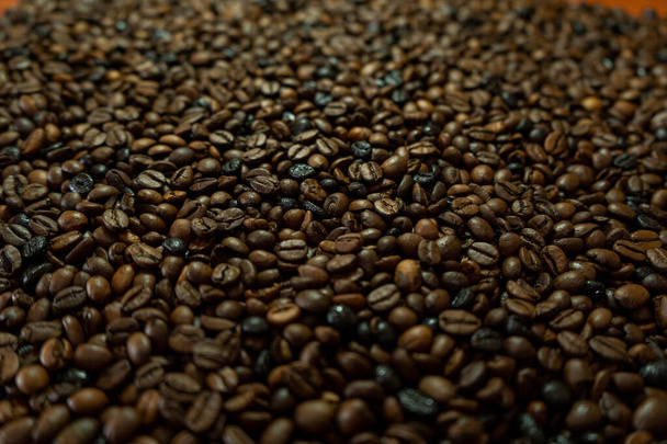 A pile of coffee beans texture background - Foto, afbeelding