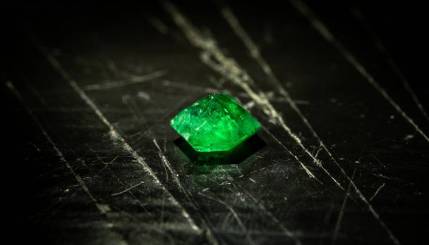 Pedra solta preciosa de pedra esmeralda natural - Foto, Imagem