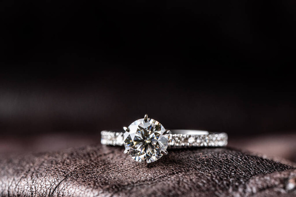 beautiful luxury wedding ring on black background - Foto, Imagen
