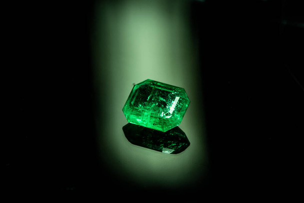 Natural Emerald Gemstone Precious Loose Stone - Фото, изображение