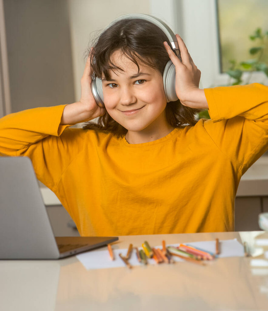 portrait of young child girl doing on-line homework, home schooling, distance learning - Foto, Bild