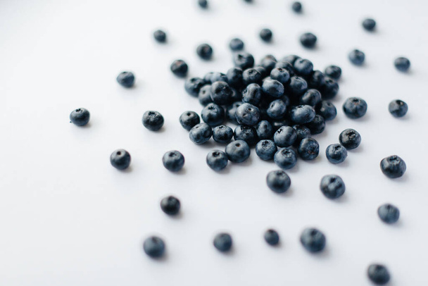 A bunch of ripe, beautiful blueberries, blueberries close-up on a white background. Healthy food, and vitamins. - Foto, Imagem