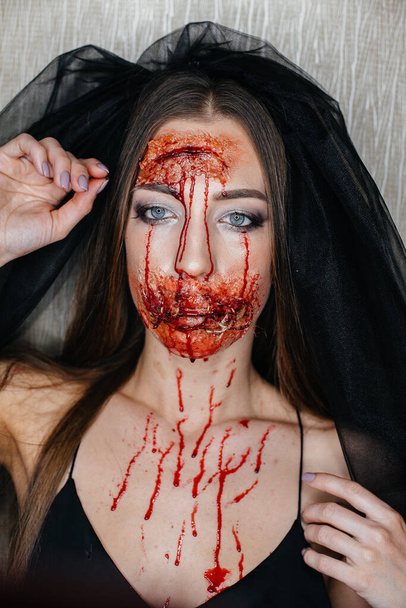 Creepy bloody makeup girls on Halloween. Artificial make-up and the occasion - Foto, afbeelding