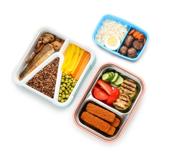 Recipientes com diferentes alimentos saudáveis em fundo branco - Foto, Imagem