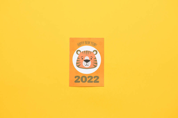 Прекрасна листівка з тигром на 2022 рік на кольоровому фоні
 - Фото, зображення