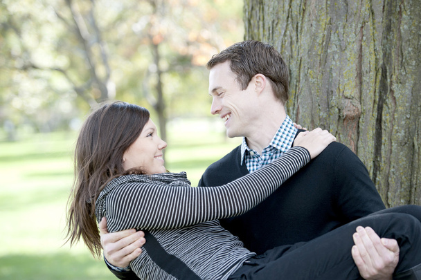 Attractive couple at a park - Valokuva, kuva