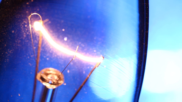 Ampoule électrique en tungstène
 - Séquence, vidéo