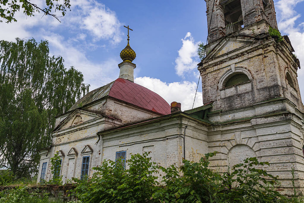 αγροτική Ορθόδοξη εκκλησία, το χωριό Σπας-Μπουράκι, επαρχία Κοστρομά, Ρωσία. Το έτος κατασκευής είναι 1777-1805. - Φωτογραφία, εικόνα