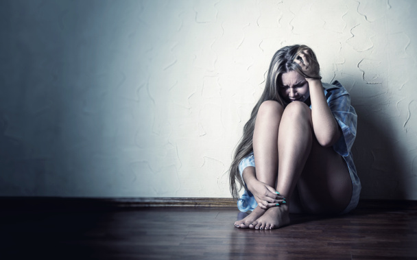 Smutná žena sama  - Fotografie, Obrázek