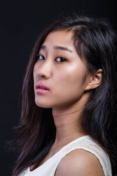 Beauty portrait of beautiful Asian American fashion model - Foto, imagen