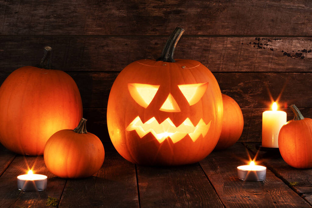 Halloween pumpkins with cut faces and candles dark holiday card - Valokuva, kuva