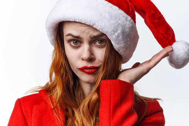 γυναίκα φορώντας κοστούμι Άγιος Βασίλης καλλυντικά ποζάρουν Χριστούγεννα μόδας - Φωτογραφία, εικόνα