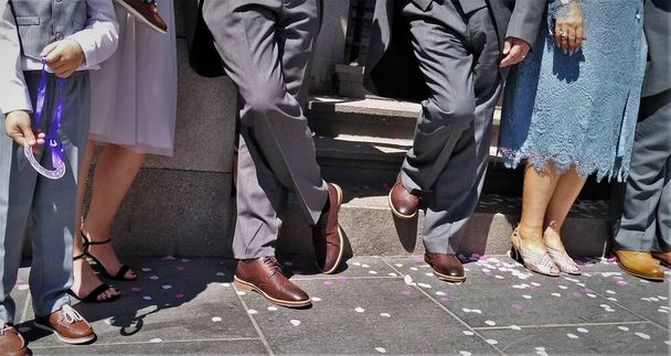 Linia ślubnych stóp - Zdjęcie, obraz