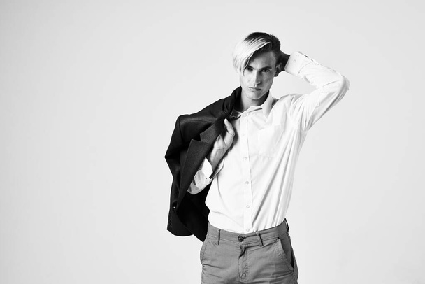 pohledný muž bunda móda moderní styl izolované pozadí - Fotografie, Obrázek