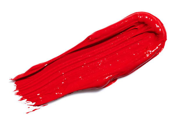 Ярко-красный штрих краски на изолированном белом фоне - Фото, изображение