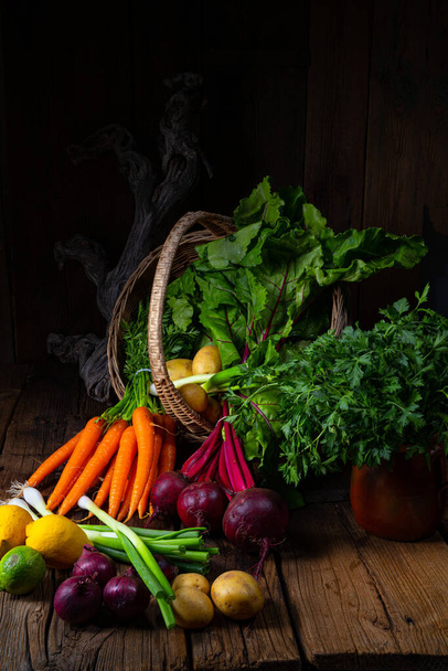 Basket with different vegetables: beetroot and carrot - Φωτογραφία, εικόνα
