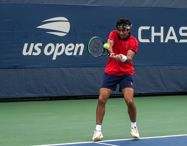 NEW YORK - SEPTEMBER 9, 2021: 2021 US Open boys' singles champion Daniel Rincon of Spain in action during his quarterfinal match at Billie Jean King National Tennis Center in New York  - Фото, зображення