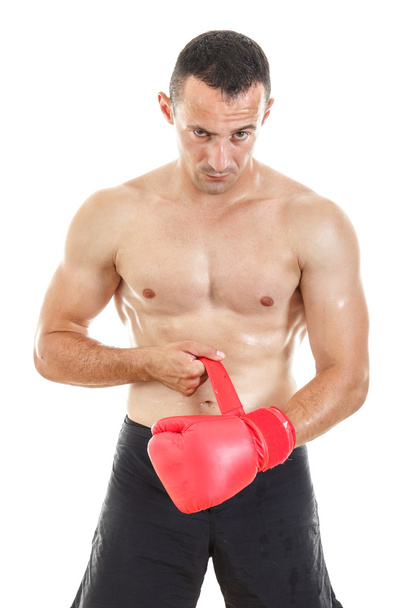 muž uvedení jeho Boxerské rukavice před kamerou a při pohledu na  - Fotografie, Obrázek