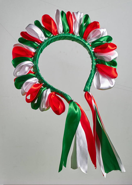 diadema para el pelo con los colores patrios mexicanos para celebrar el da de la independencia de mexico - Foto, imagen